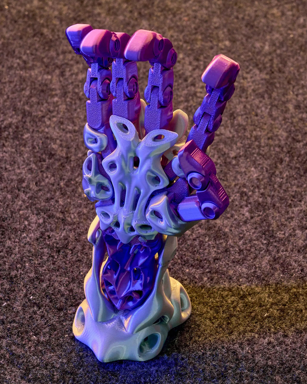 Alien Hand Display stand - CoffeeGamerStore