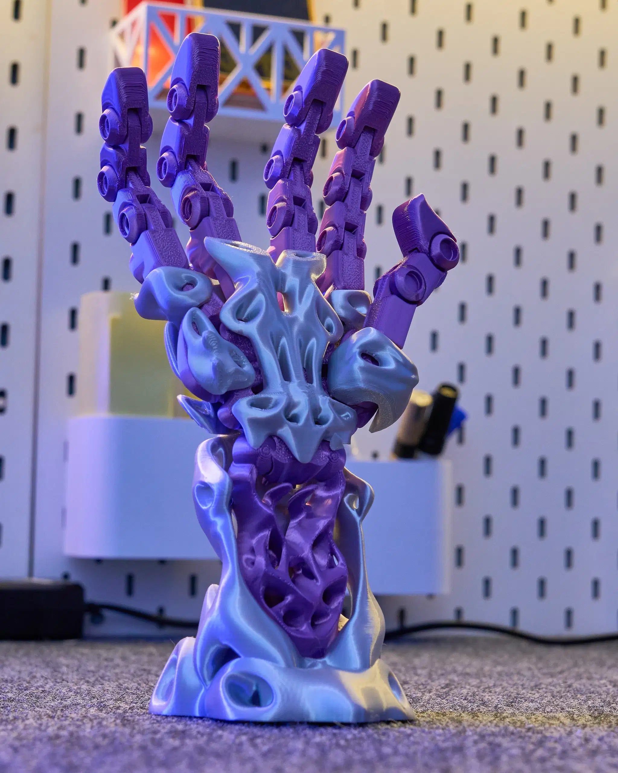 Alien Hand Display stand - CoffeeGamerStore