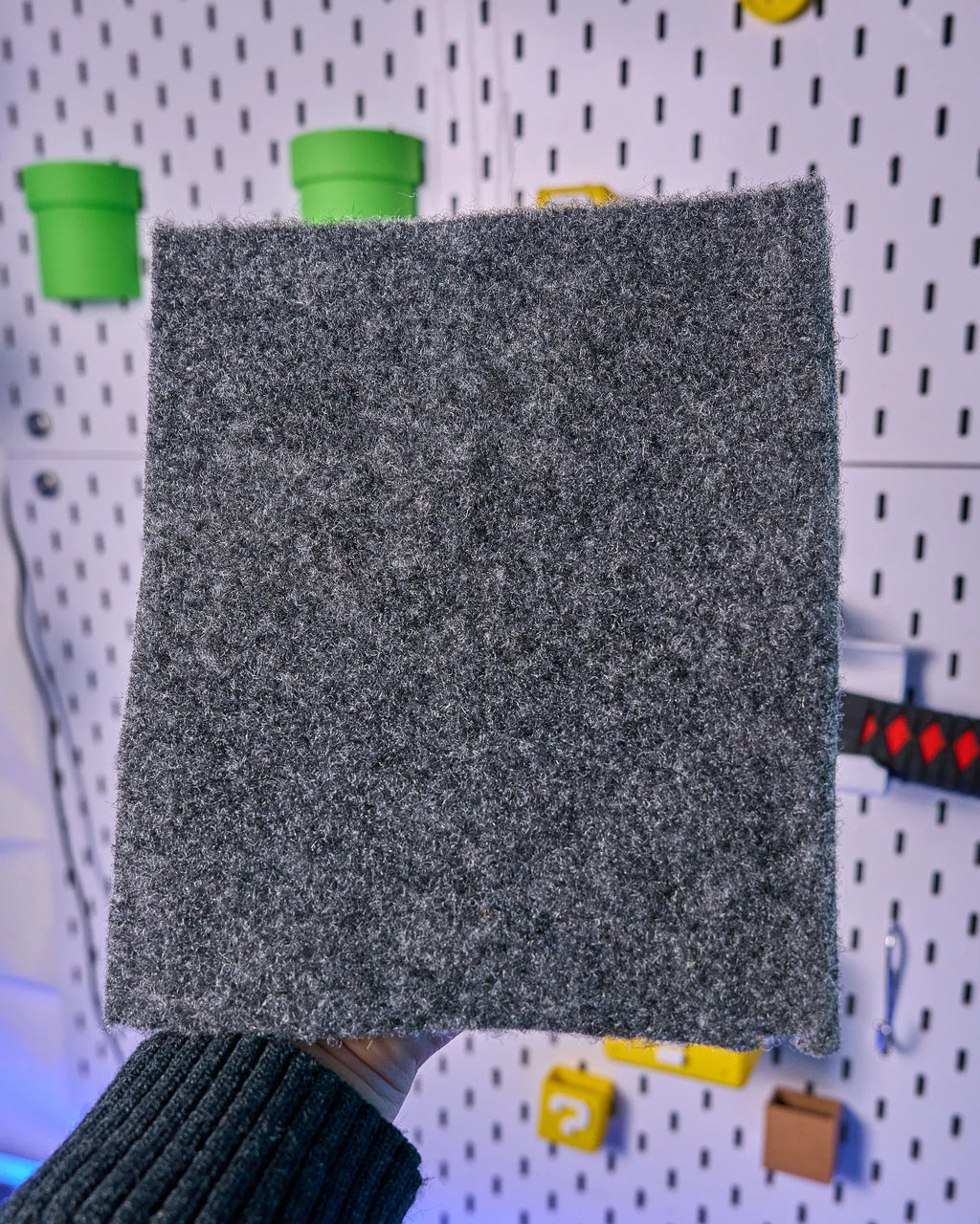 Gray carpet for setup - CoffeeGamerStore