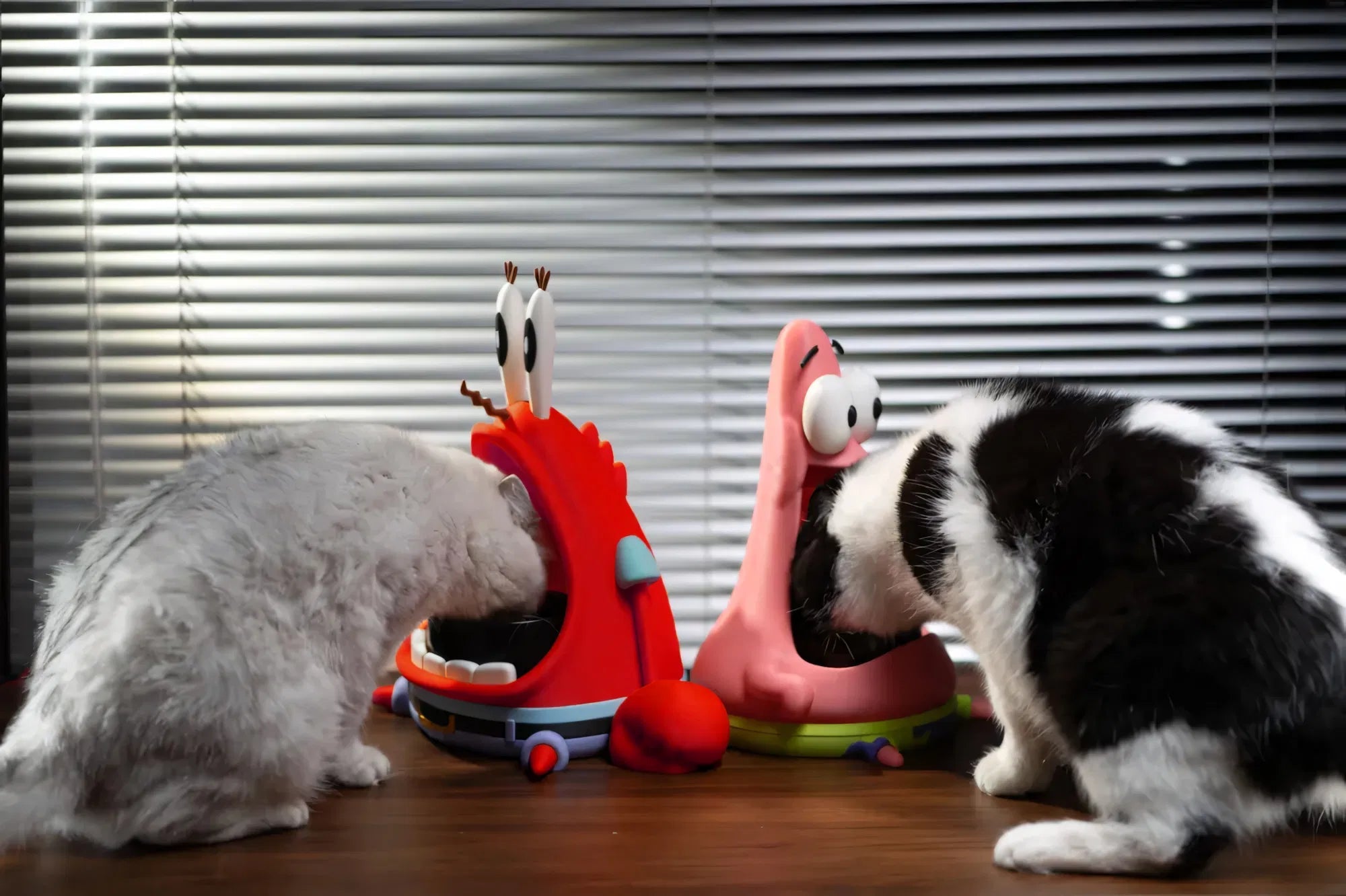 Patrick & Mr Krabs Pet Bowl Organizer - CoffeeGamerStore